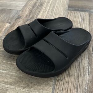 Oofos OOAHH Slide Sandal in Black size Women’s 8